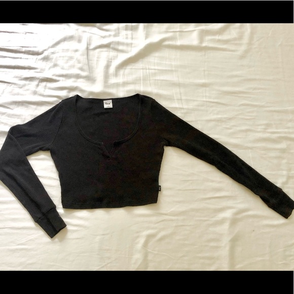 Aritzia TNA Cropped thermal longsleeve in Black and White - Picture 5 of 5